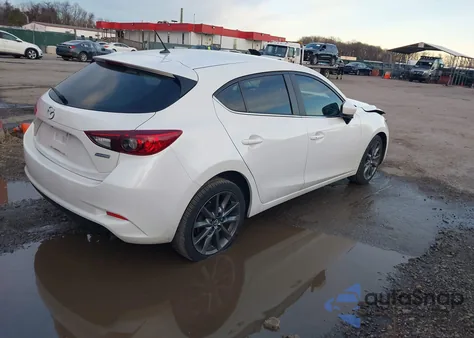 2018 Mazda Mazda3 Touring z USA, uszkodzony, nr VIN 3MZBN1L3XJM200823